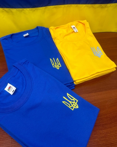 Гуртові замовлення футболок та кепок