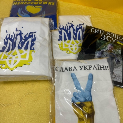 Гуртові замовлення футболок та кепок