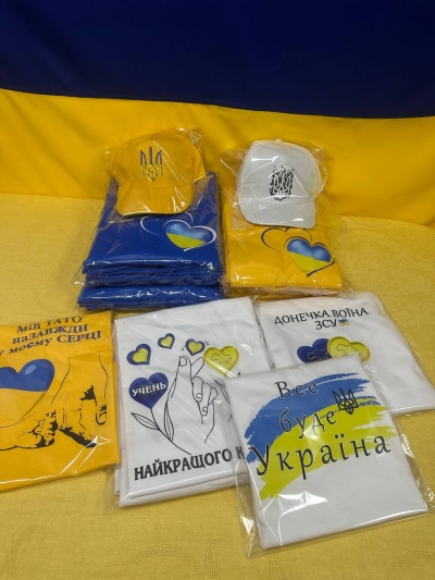 Гуртові замовлення футболок та кепок