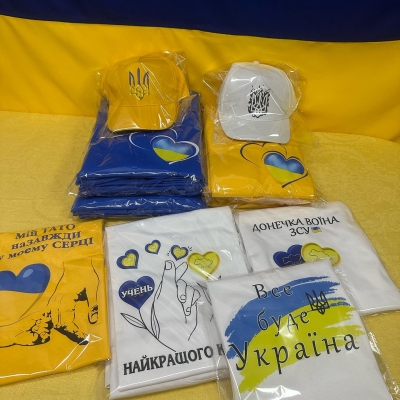 Гуртові замовлення футболок та кепок