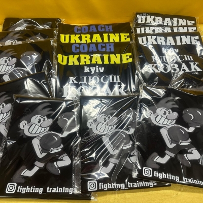 Гуртові замовлення футболок та кепок